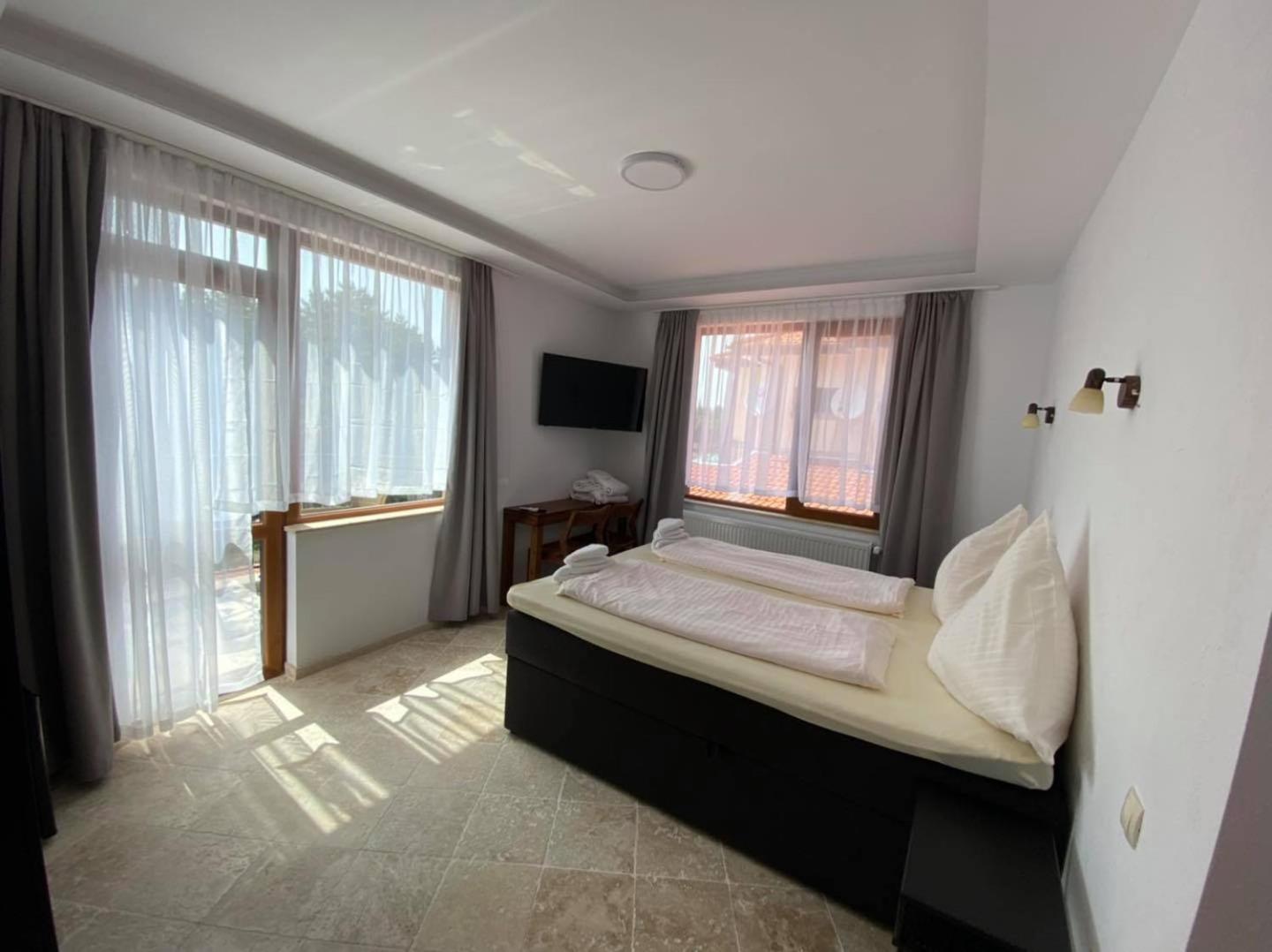 D Villa Mineralni Bani Exteriör bild