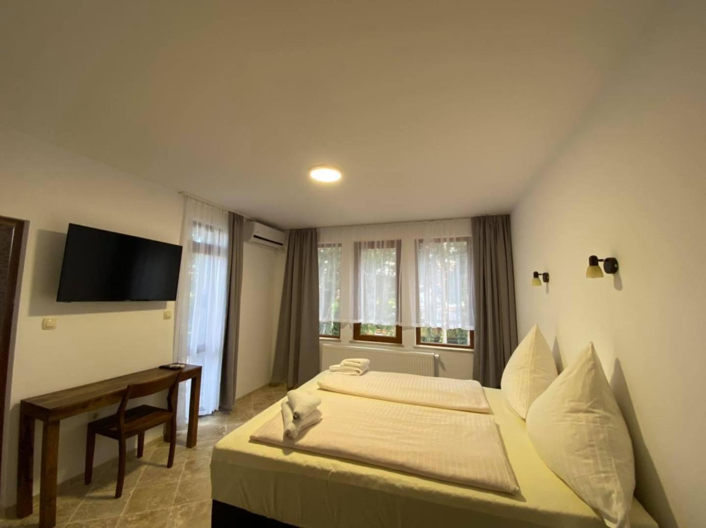 D Villa Mineralni Bani Exteriör bild